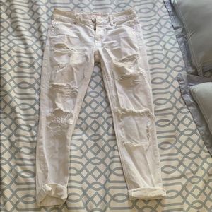white American Eagle ripped jeans